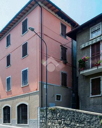 MONOLOCALE A GARGNANO