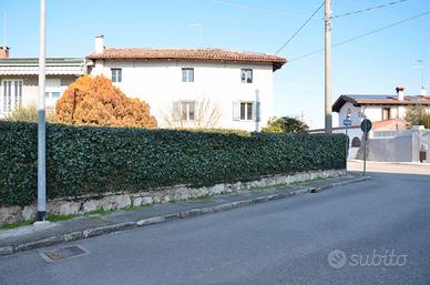 S.pier d'is:casa accostata con ampio giardino