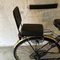 Bici da donna con marce e seggiolino posteriore 