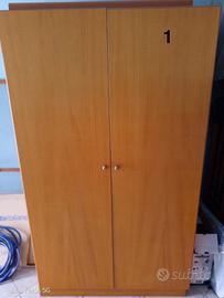 Mobili di arredo per soggiorno in legno massiccio