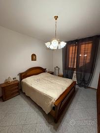 Letto matrimoniale classico in legno