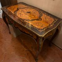 Elegante tavolo stile Luigi XV intarsiato