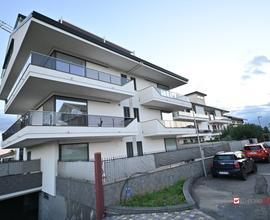 Giardini Naxos, bivani con giardino. Nuova