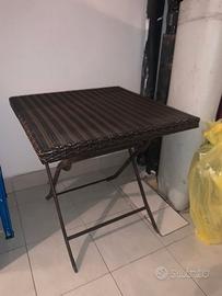 Set da esterno – 2 tavolini + 4 sedie