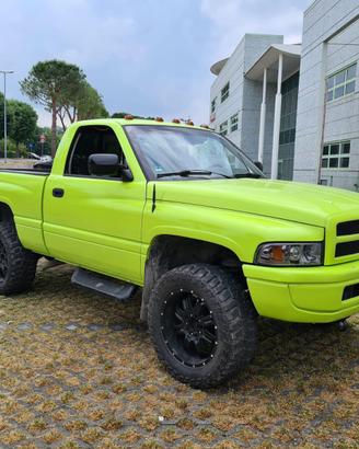Dodge ram 1500 v8