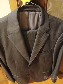 vestito completo da uomo in lana