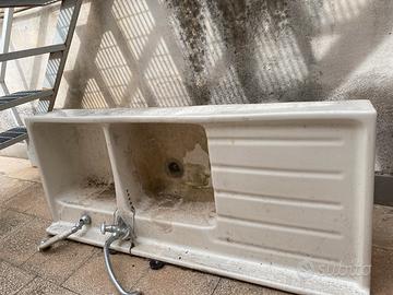 Lavabo in ceramica
