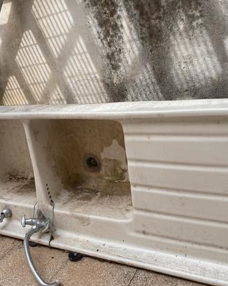 Lavabo in ceramica