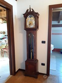 Orologio a pendolo da terra