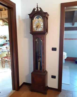 Orologio a pendolo da terra