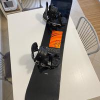 Tavola snowboard,attacchi e scarponi