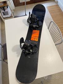 Tavola snowboard,attacchi e scarponi