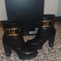 stivaletto love moschino