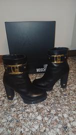 stivaletto love moschino