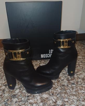 stivaletto love moschino