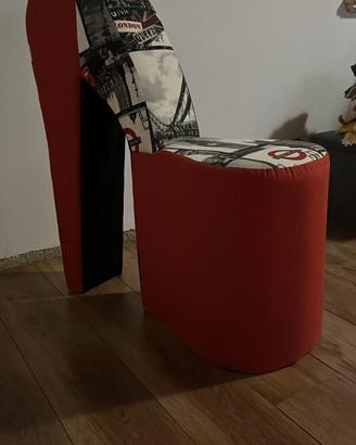 poltrona a forma di scarpa 