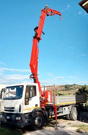 Autocarro IVECO 180 E 28 con gru e ribaltabile