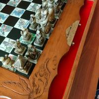 Scacchiera intarsiata cinese. Pezzi in saponaria