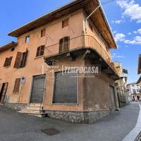 SOLUZIONE ABITATIVA CON LOCALE COMMERCIALE