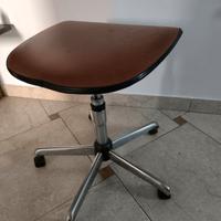 Sgabello pelle con ruote