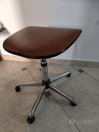 Sgabello pelle con ruote