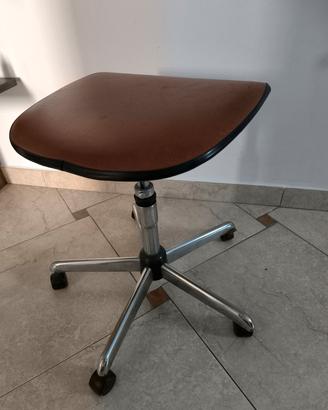 Sgabello pelle con ruote