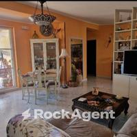 SOLUZ. INDIPEND. 2 APPARTAMENTI PIÙ AMPIO TERRENO