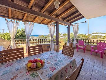 Villa 10-15 p. fronte mare,capilungo 6km spiagge