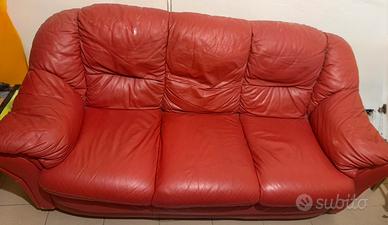 Divano 3 posti rosso effetto pelle