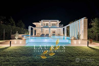 Villa di 350 m² con più di 5 locali a Forte dei Ma