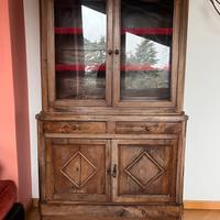 Antica credenza in legno