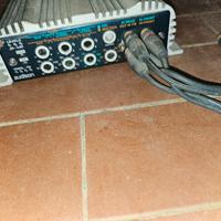 amplificatore per impianto stereo auto