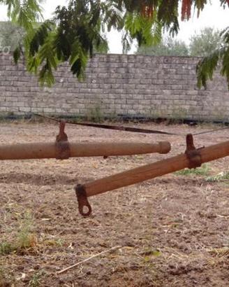 Gancio traino aratro con cavallo