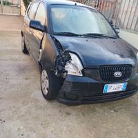 kia picanto incidentata 