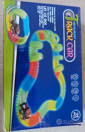 piccola pista assemblabile con macchinetta a pila 