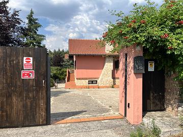 Villetta indipendente con garage e giardino