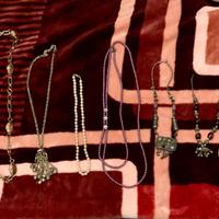 Lotto bracciali e collane vintage eleganti