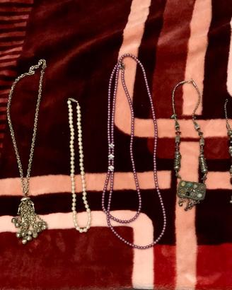 Lotto bracciali e collane vintage eleganti