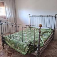 Sontuoso letto matrimoniale vintage in ottone