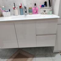 Mobile bagno sospeso con specchio e luce led