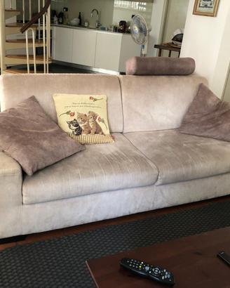 Elegante divano 3 posti dal design moderno