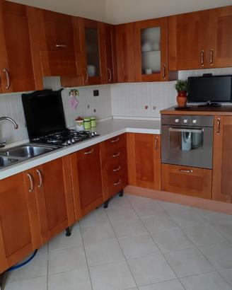 cucina angolare colore ciliegio 