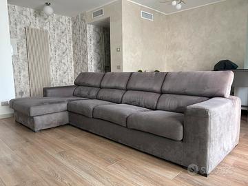 Divano angolare con chaise-lounge pari al nuovo
