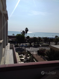 Appartamento sul lungomare vista mare con box