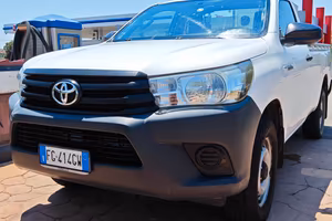 TOYOTA HILUX 2.4D-4D 2WD single Cab