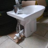 bidè sanitario bagno con rubinetto della grohe