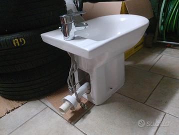 bidè sanitario bagno con rubinetto della grohe