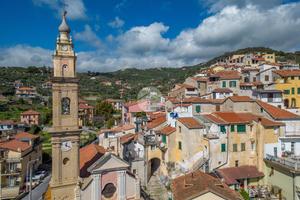 2 LOCALI A IMPERIA