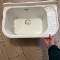 Lavandino- pillozzo  a muro da esterno PVc