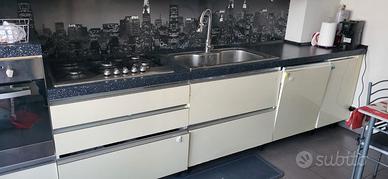 cucina completa con forno e lavastoviglie 